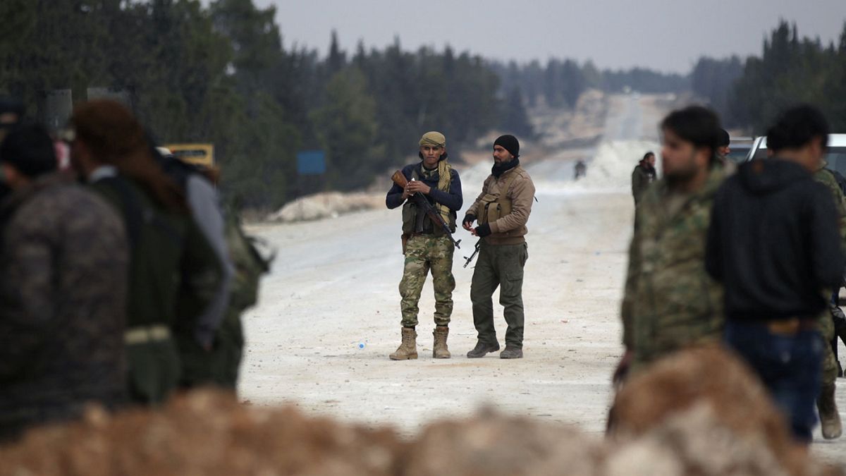 القوات السورية وحلفاؤها يحاصرون مقاتلي تنظيم "داعش" في مدينة الباب شمال سوريا