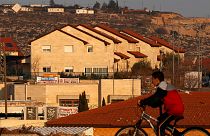 Parlamento israelita legaliza dezenas de colonatos ilegais na Cisjordânia