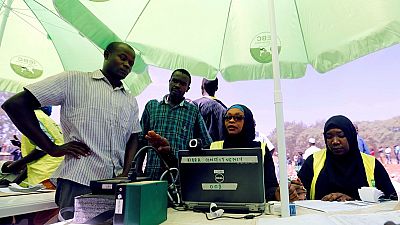Élections au Kenya : les stratégies insolites pour faire enregistrer les électeurs
