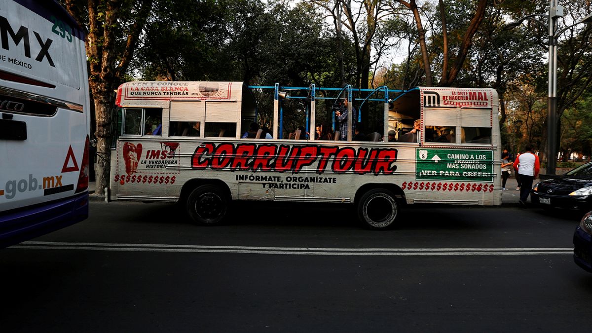 Mexiko: Stadtrundfahrt zu Korruptionstatorten