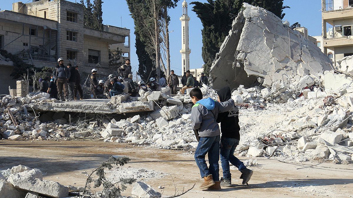 Síria: Bombardeamentos aéreos matam cerca de 20 pessoas em Idlib