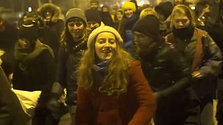 Romanya'da danslı protesto