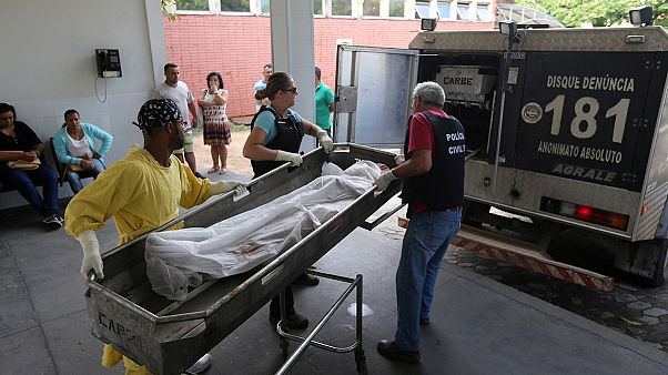 Chaos wegen Polizeistreik: Brasiliens Präsident schickt Armee gegen Plünderer Chaos wegen Polizeistreik: Brasiliens Präsident schickt Armee gegen Plünderer