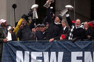 نيو إنجلاند باتريوتس يحتفل باللقب الخامس وسط المشجعين