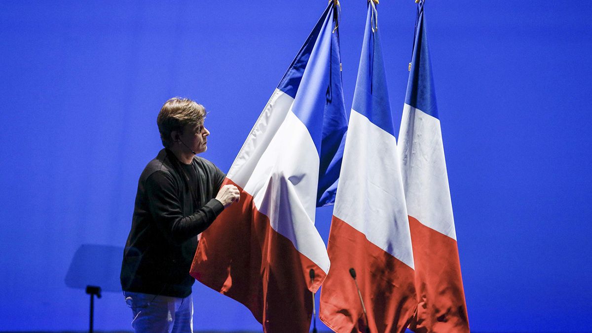 French Presidential campaign mired in scandal