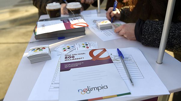 Rendőrsorfal akadályozta az olimpiai aláírásgyűjtést Rendőrsorfal akadályozta az olimpiai aláírásgyűjtést