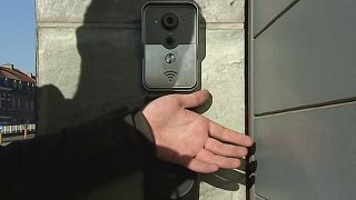 Azienda belga propone ai dipendenti un microchip sottocutaneo al posto del badge