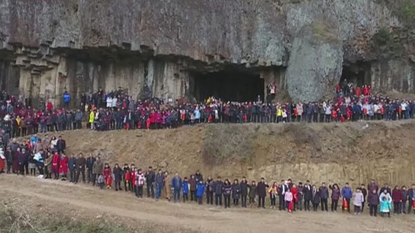 500 kişilik Çinli Ren ailesi hatıra fotoğrafı çektirdi 500 kişilik Çinli Ren ailesi hatıra fotoğrafı çektirdi