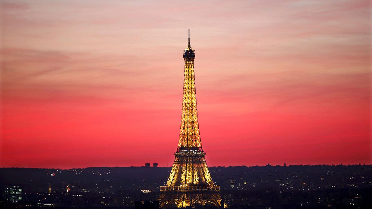 Bulletproof glass to be built around Eiffel Tower in response to terrorism threat