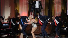 Image: Singers R. Kelly and Lady Gaga perform onstage during the 2013 Ameri