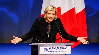 Marine Le Pen'den ülke dışında üretim yapan Fransız otomotivcilere vergi uyarısı