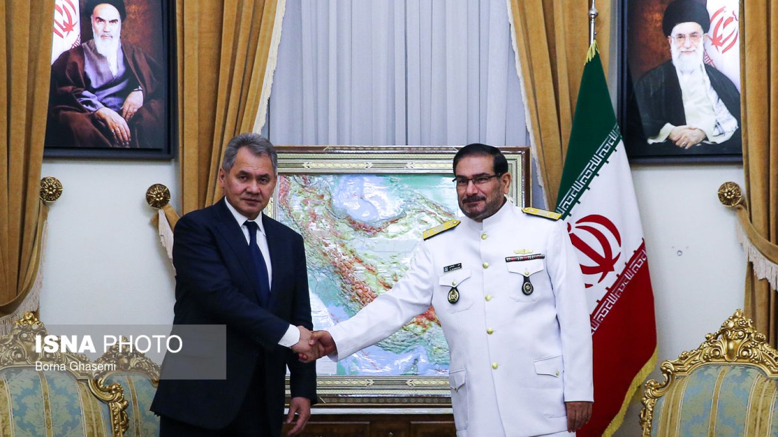 شمخانی: جنگنده‌های روسیه همچنان از آسمان ایران استفاده می‌کنند