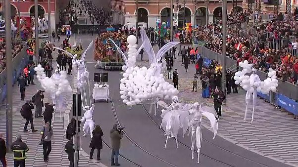 Al via il Carnevale di Nizza tra massime misure di sicurezza Al via il Carnevale di Nizza tra massime misure di sicurezza