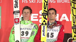 دو اسکی باز روی سکوی نخست مسابقات پرش با اسکی ساپورو