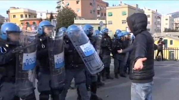 Centenares de personas protestan en Génova contra un acto de la ultraderecha europea Centenares de personas protestan en Génova contra un acto de la ultraderecha europea
