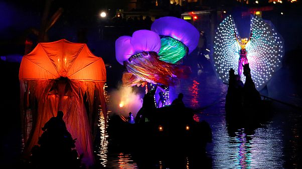 Un ballet poétique et aquatique ouvre le Carnaval de Venise Un ballet poétique et aquatique ouvre le Carnaval de Venise