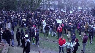 Paris'te polis şiddetine karşı protestoda gerginlik
