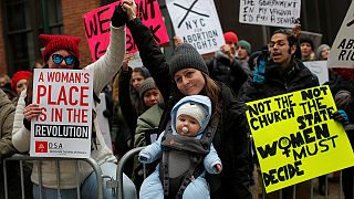Abortuszellenes és abortuszpárti tüntetők demonstráltak Amerika-szerte