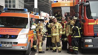إصابة 68 شخصا في مطار هامبورج الألماني بعد تسرب لغاز مجهول