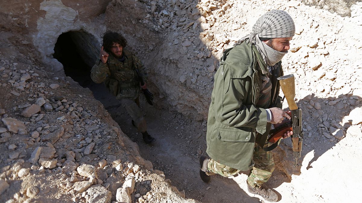 La Turchia si dice pronta a riprendere Al-Bab e Raqqa all'Isis