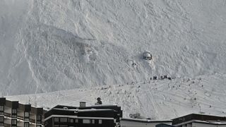 Tres esquiadores de una misma familia y un monitor mueren en una avalancha en los Alpes