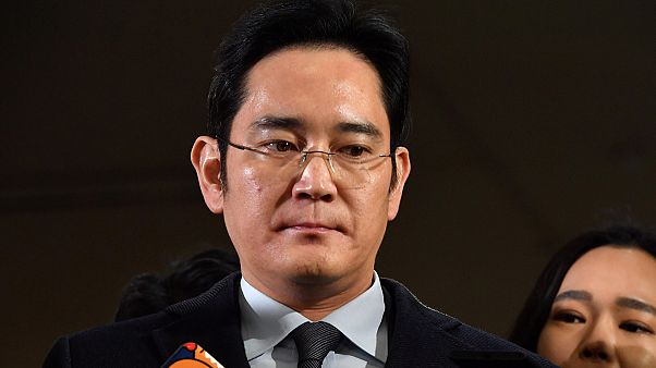 Kihallgatták a Samsung csoport vezetőjét Kihallgatták a Samsung csoport vezetőjét