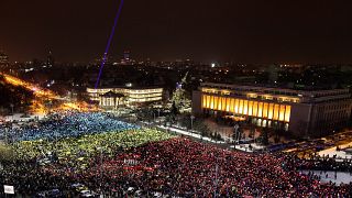 Romania parliament backs anti-corruption referendum