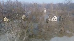Tauwetter in Ungarn: Hochwasserwarnung an zugefrorenem Fluss Theiß