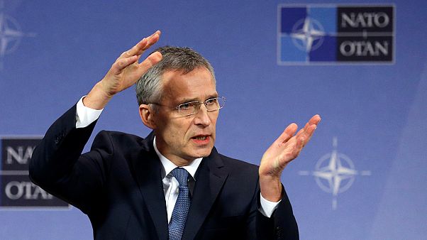 Líder da NATO pede aumento das despesas com defesa Líder da NATO pede aumento das despesas com defesa