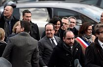 Kölcsönös tiszteletre szólította fel a polgárokat és a rendőröket François Hollande