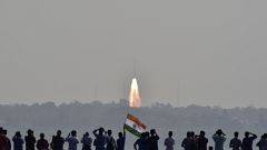 Indien bringt Rekordzahl von 104 Satelliten auf einmal in Umlaufbahn