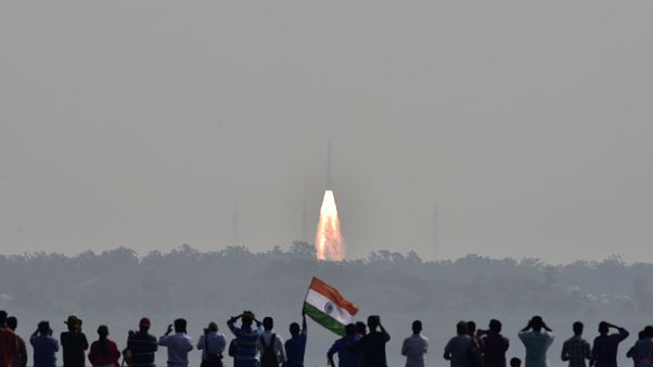 Indien bringt Rekordzahl von 104 Satelliten auf einmal in Umlaufbahn Indien bringt Rekordzahl von 104 Satelliten auf einmal in Umlaufbahn