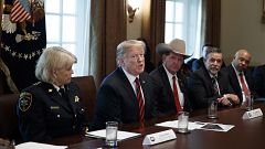Image: US President Trump participates in a roundtable discussion on border