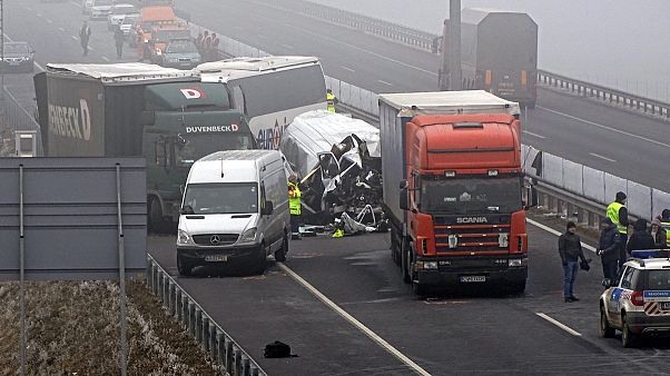 Accidente mortal a causa de la niebla en Hungría Accidente mortal a causa de la niebla en Hungría