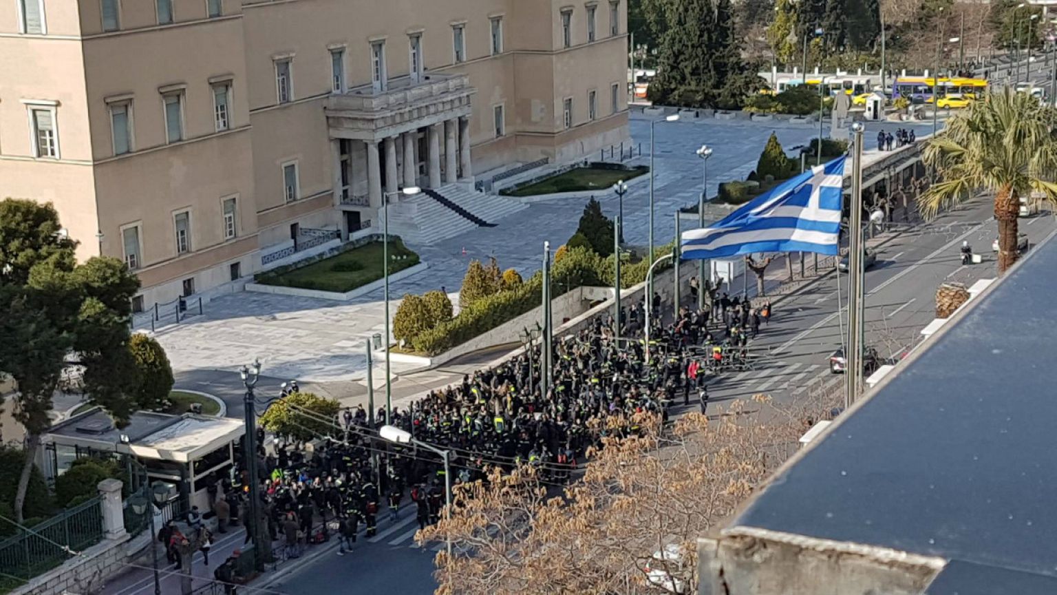 Στην Βουλή τροπολογία για τους πυροσβέστες πενταετούς υποχρέωσης
