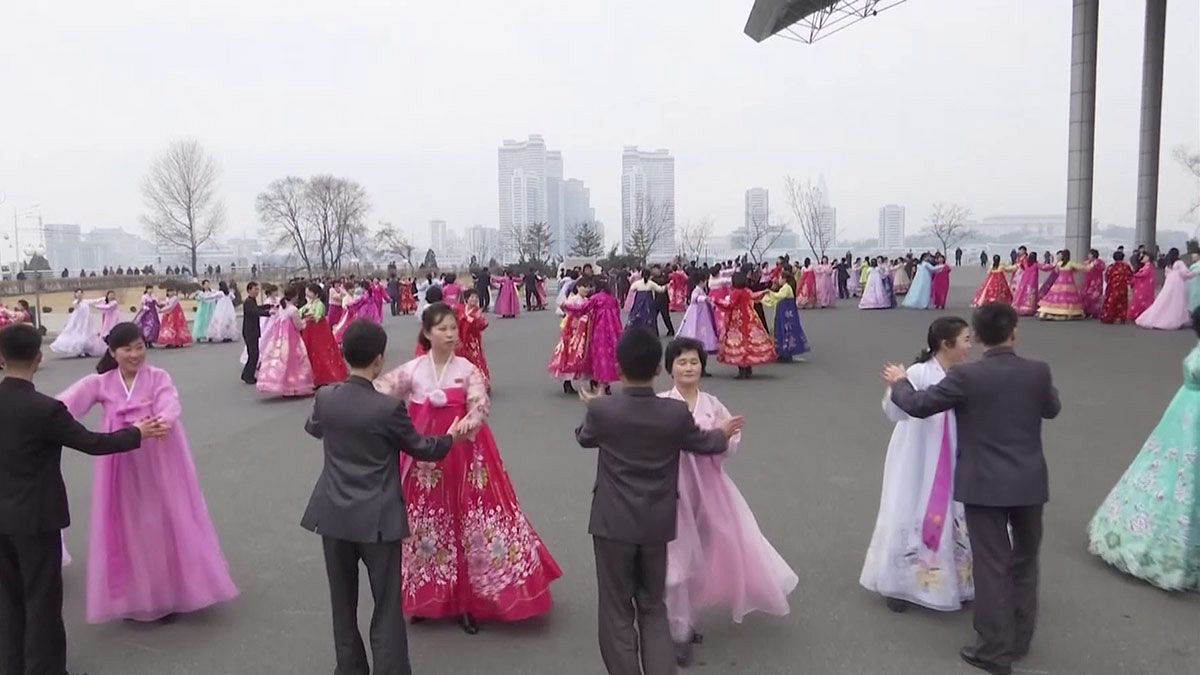 کره شمالی؛ رقص در خیابان