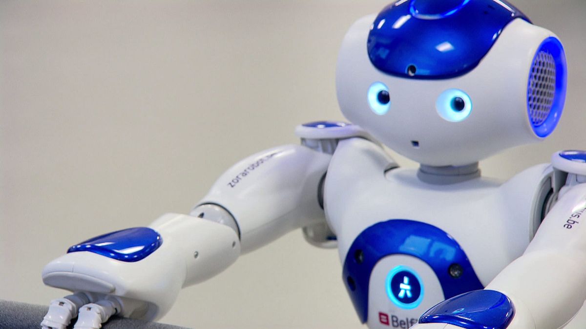 Eurodeputados aprovam pedido de regulação dos robôs