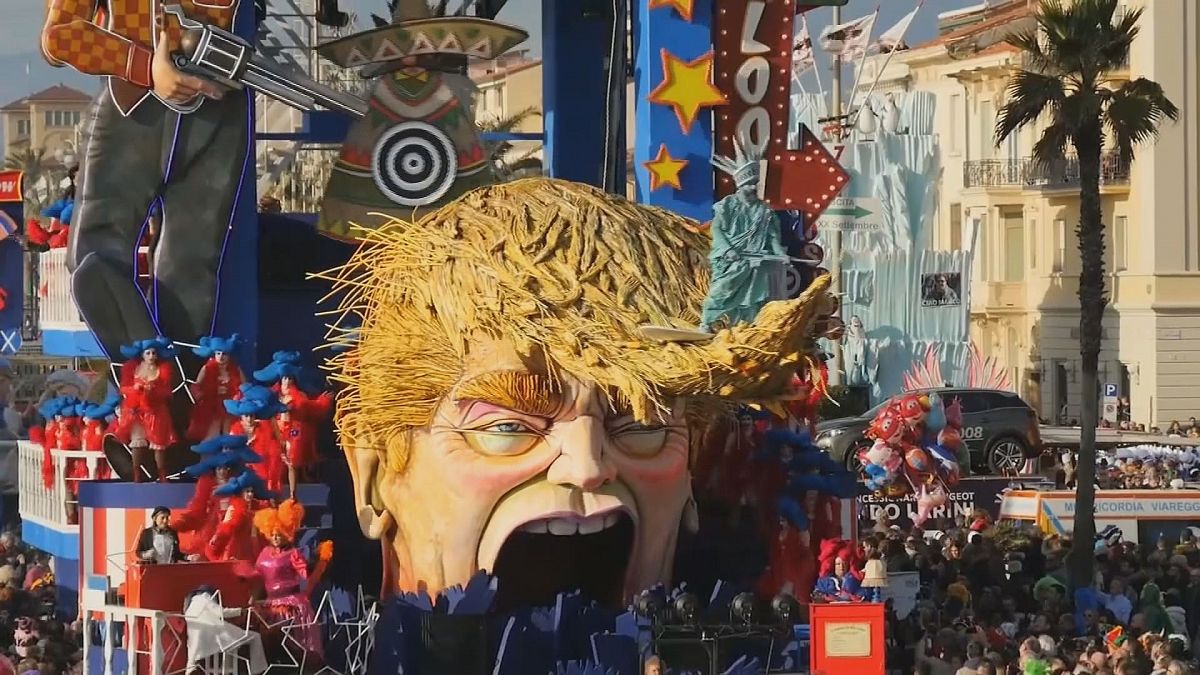 A viareggiói karneválon Trump az egyik fő attrakció