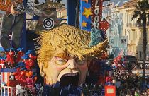 O Carnaval em Viareggio com Trump nos carros alegóricos