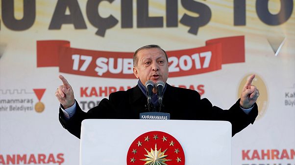 إردوغان يبدأ حملته للاستفتاء حول "النظام الرئاسي" إردوغان يبدأ حملته للاستفتاء حول "النظام الرئاسي"