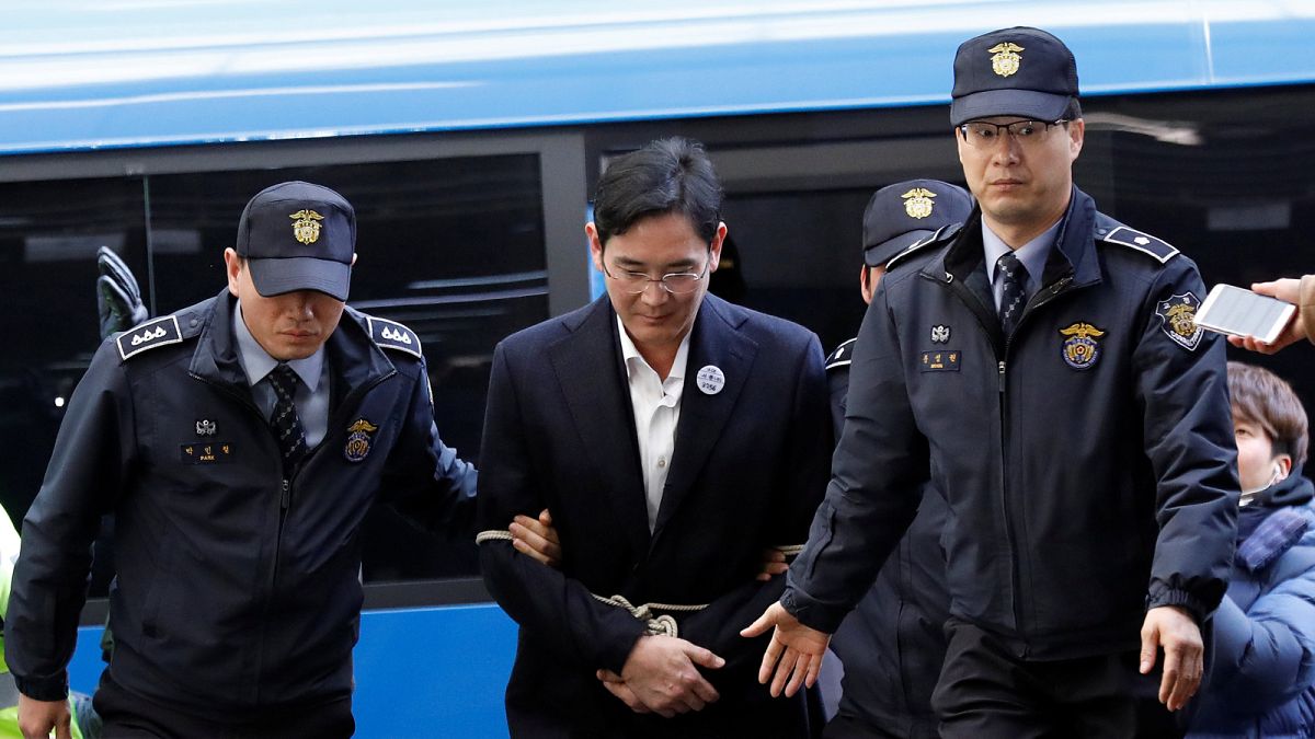 Фактического главу Samsung допросила прокуратура