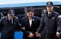 Samsung chief Lee is questioned in S. Korea corruption probe