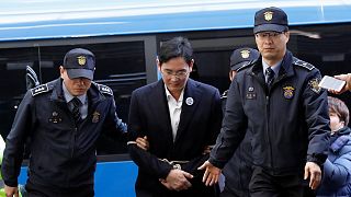 Samsung chief Lee is questioned in S. Korea corruption probe