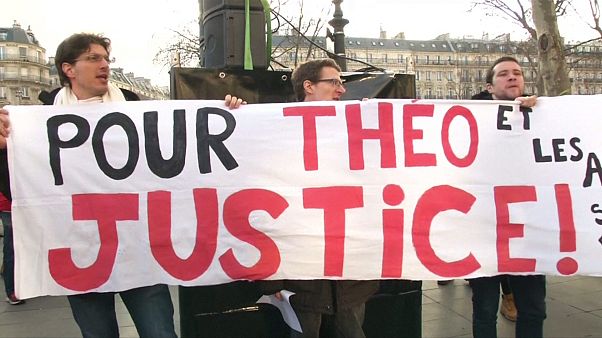 Ausschreitungen bei Protesten gegen Polizeigewalt in Paris Ausschreitungen bei Protesten gegen Polizeigewalt in Paris