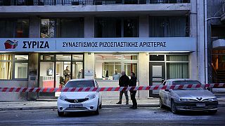 Επίθεση με μολότοφ κατά των γραφείων του ΣΥΡΙΖΑ- Τραυματίας αστυνομικός