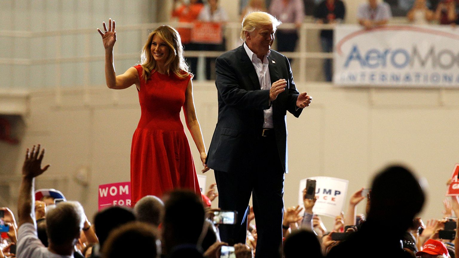 "Cosa ha fumato Trump?". Sfottò e polemiche dopo l'invenzione di un attentato in Svezia