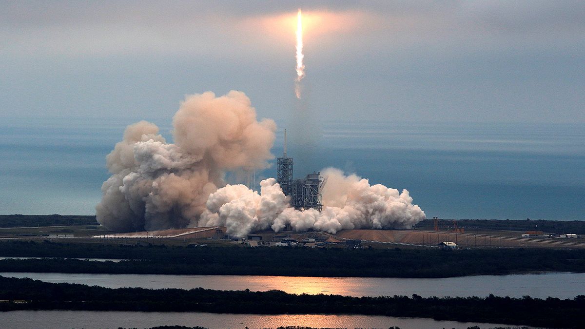 Falcon 9 roketinin uzay yolculuğu başladı