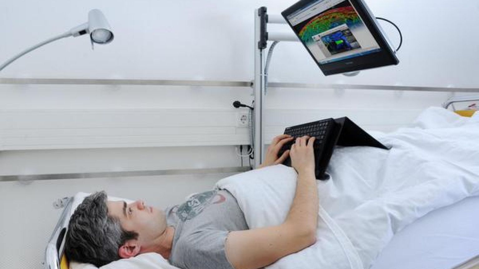 30 Tage bezahlt im Bett für 10.000 €: Bewerberandrang bei DLR- Bettruhe-Studie