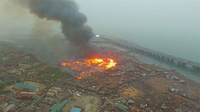 Tűz egy nigériai bádogvárosban