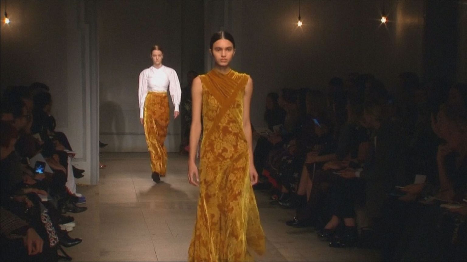 Londoni divathét: Burberry, Erdem